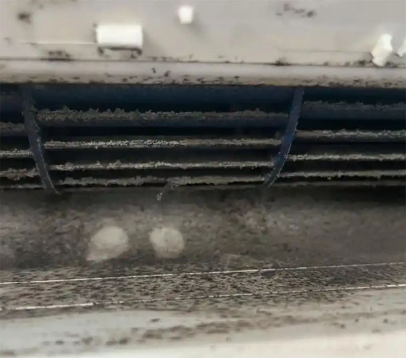 河间空调吹的风有股烧焦味是怎么回事